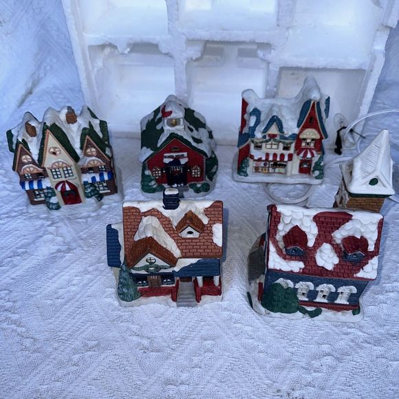 Mervyns 1994 Village Square 5 Piece Miniature House Set Vintage Christmas - Picture 3 of 7